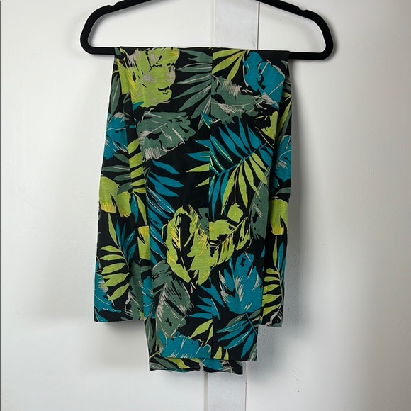 Tropical Leaf Print Women's Cropped Pants from Dana Buchman - Picture 8 of 8